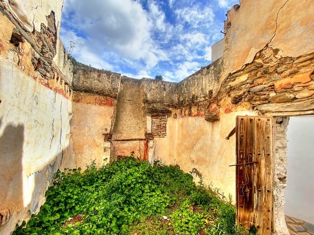 Ruin till salu i Salares - 24 000 € (Ref: 8183069)