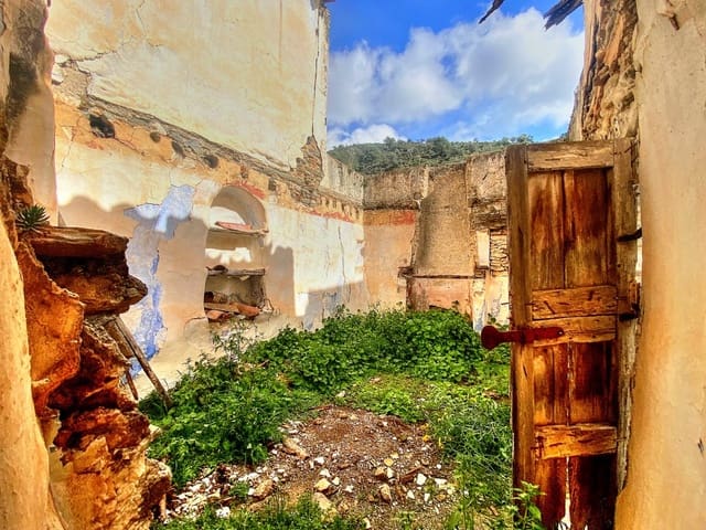 Ruin till salu i Salares - 24 000 € (Ref: 8183069)