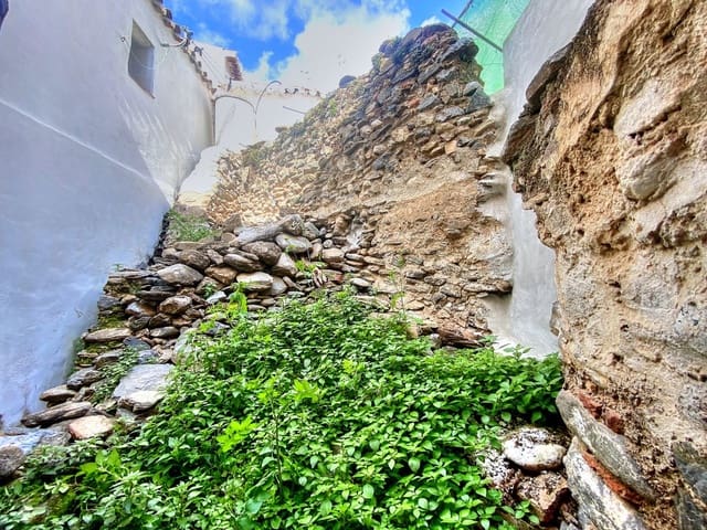 Ruin till salu i Salares - 24 000 € (Ref: 8183069)