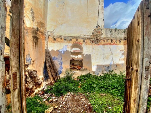 Ruin till salu i Salares - 24 000 € (Ref: 8183069)