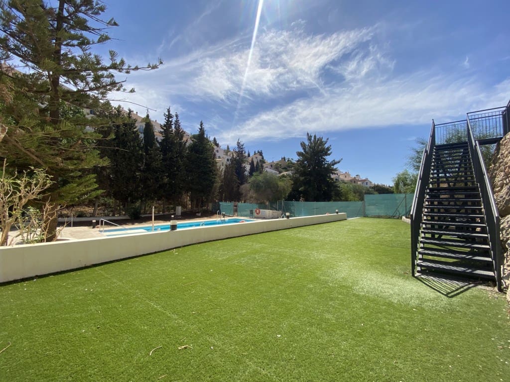 2 bedroom Flat for rent in Benajarafe with pool garage - € 900 (Ref: 8213347)