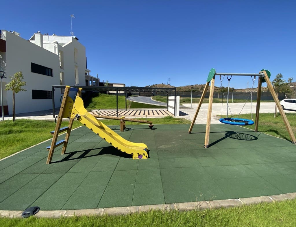 2 bedroom Flat for rent in Benajarafe with pool garage - € 900 (Ref: 8213347)