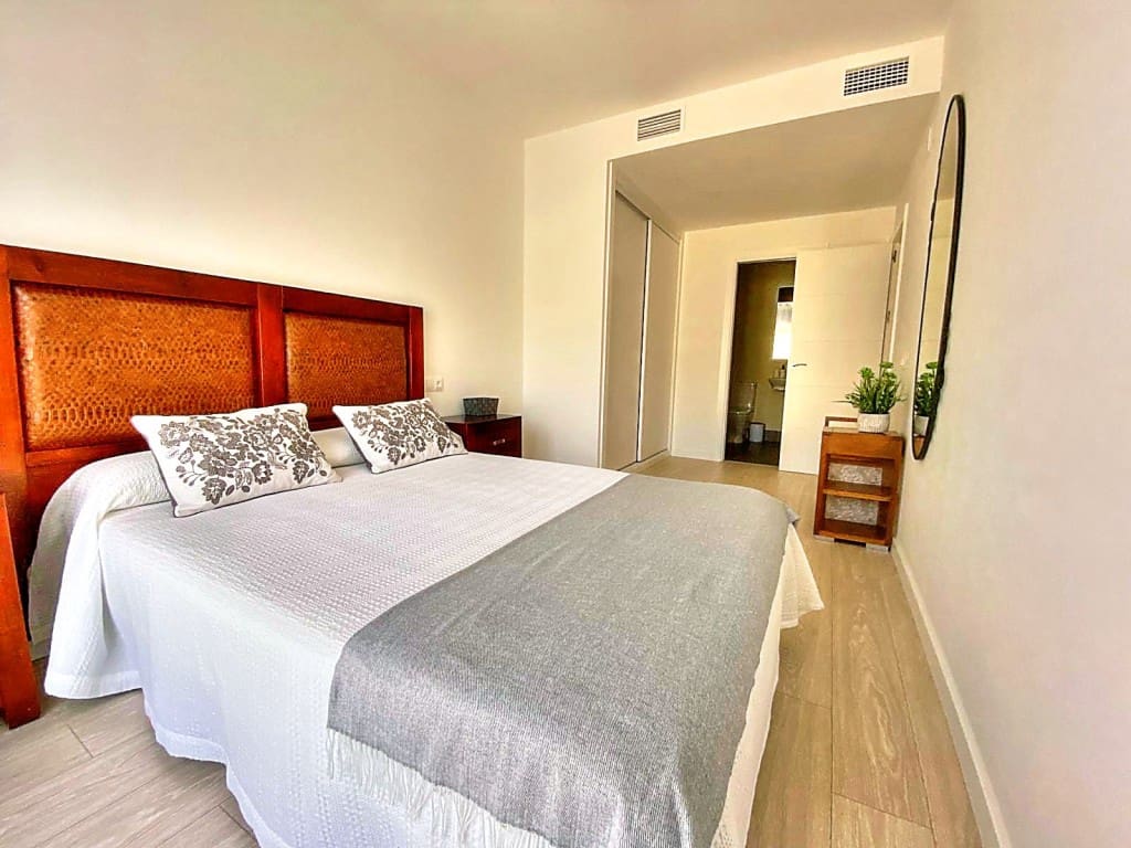 2 bedroom Flat for rent in Benajarafe with pool garage - € 900 (Ref: 8213347)