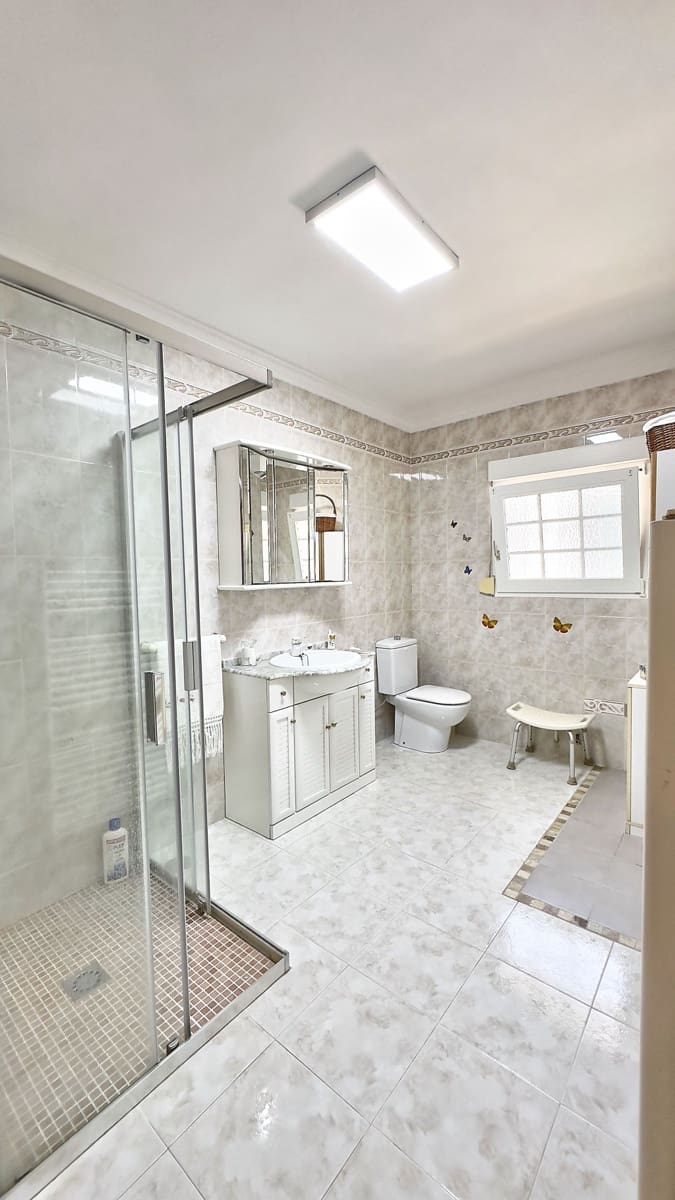 3 soveværelse Villa til salg i Benajarafe med swimmingpool garage - € 575.000 (Ref: 8322529)