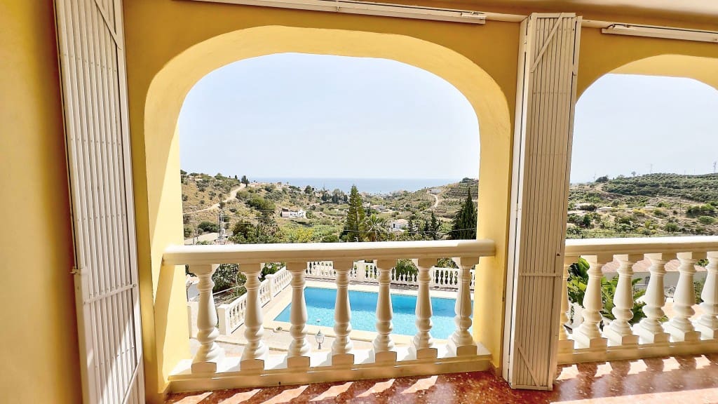 3 soveværelse Villa til salg i Benajarafe med swimmingpool garage - € 575.000 (Ref: 8322529)