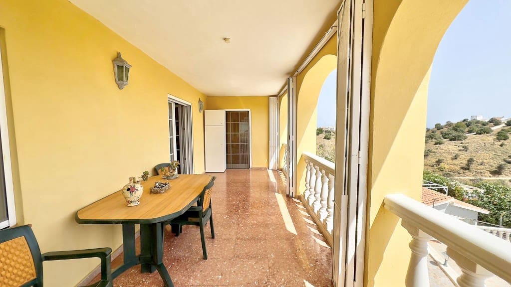 3 soveværelse Villa til salg i Benajarafe med swimmingpool garage - € 575.000 (Ref: 8322529)