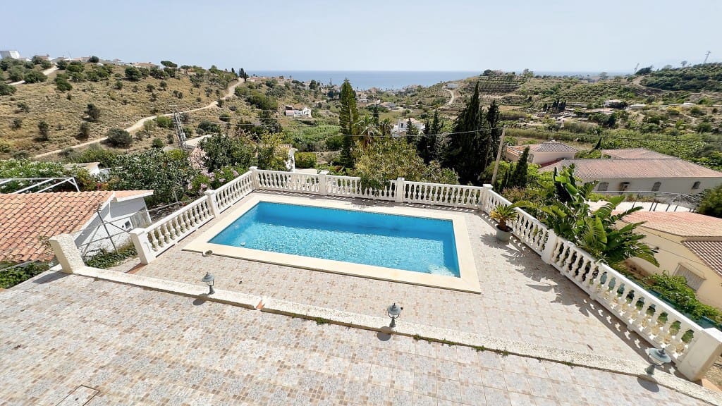 3 soveværelse Villa til salg i Benajarafe med swimmingpool garage - € 575.000 (Ref: 8322529)