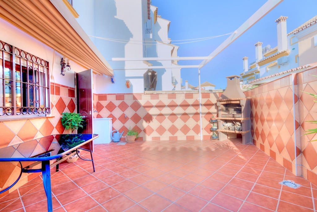 3 soverom Kjedet enebolig til salgs i Torre del Mar med svømmebasseng - € 410 000 (Ref: 8487302)