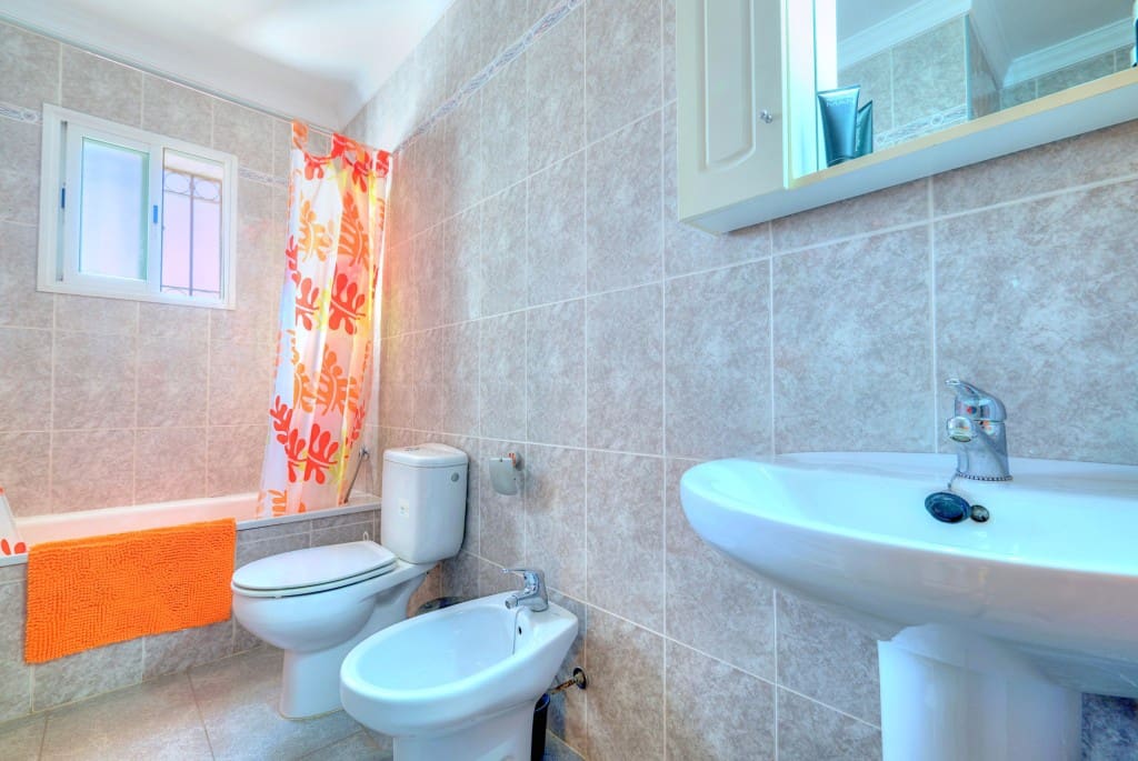 3 soverom Kjedet enebolig til salgs i Torre del Mar med svømmebasseng - € 410 000 (Ref: 8487302)