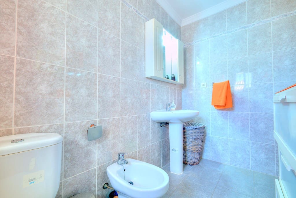 3 soverom Kjedet enebolig til salgs i Torre del Mar med svømmebasseng - € 410 000 (Ref: 8487302)