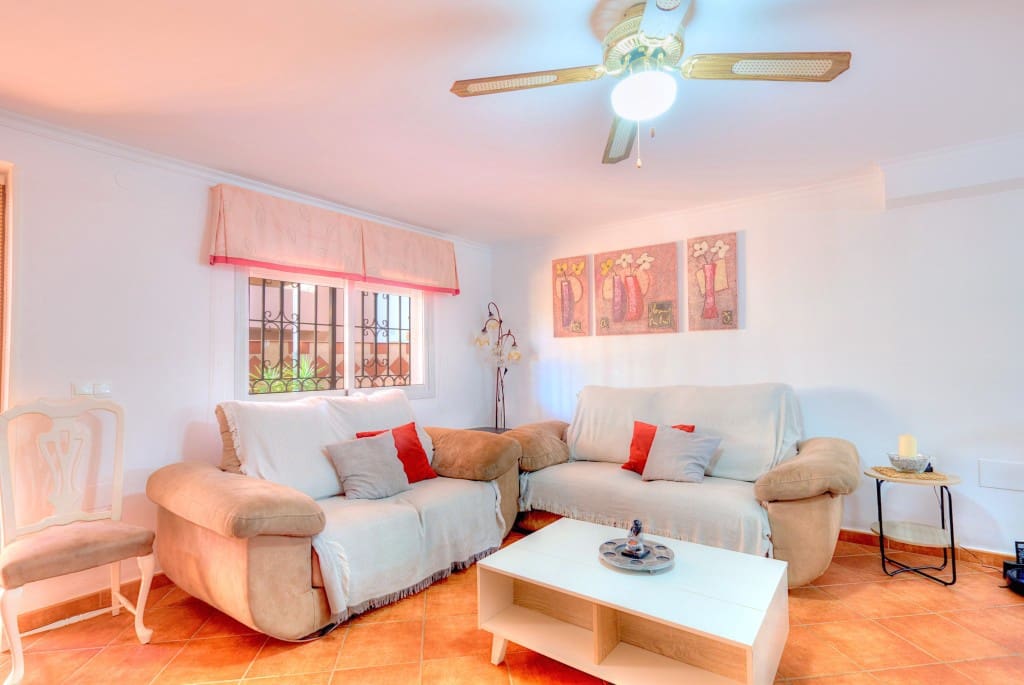 3 soverom Kjedet enebolig til salgs i Torre del Mar med svømmebasseng - € 410 000 (Ref: 8487302)