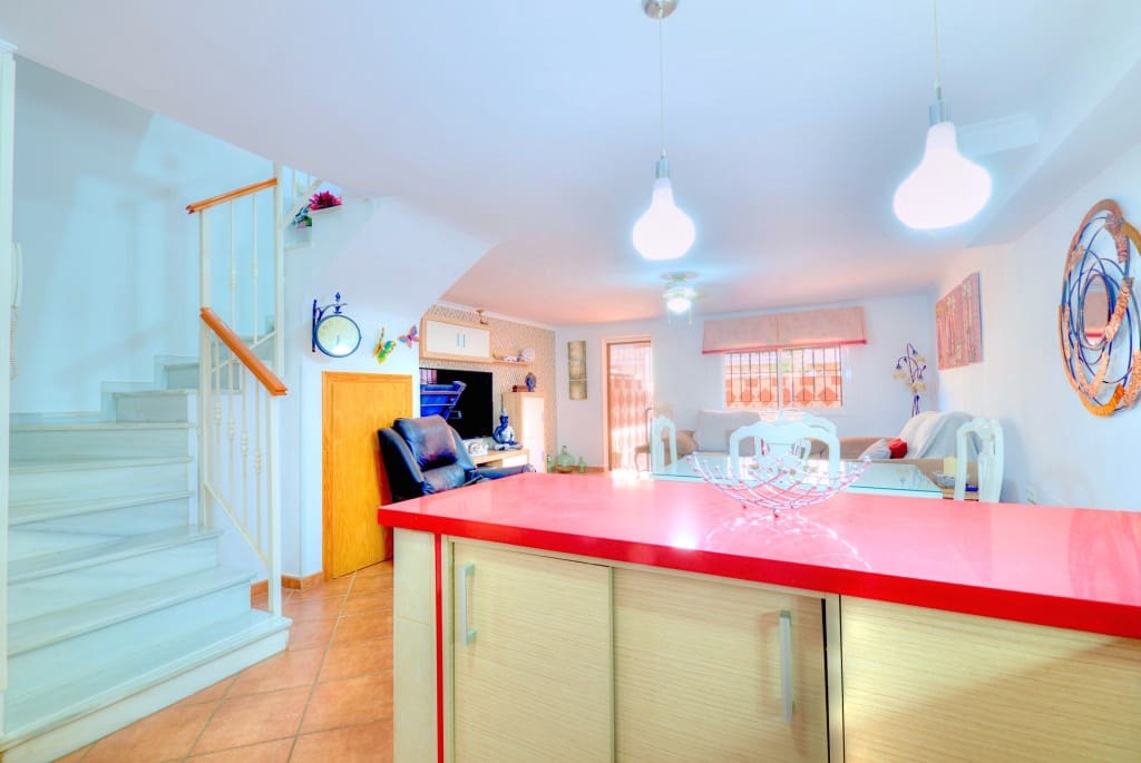 3 soverom Kjedet enebolig til salgs i Torre del Mar med svømmebasseng - € 410 000 (Ref: 8487302)