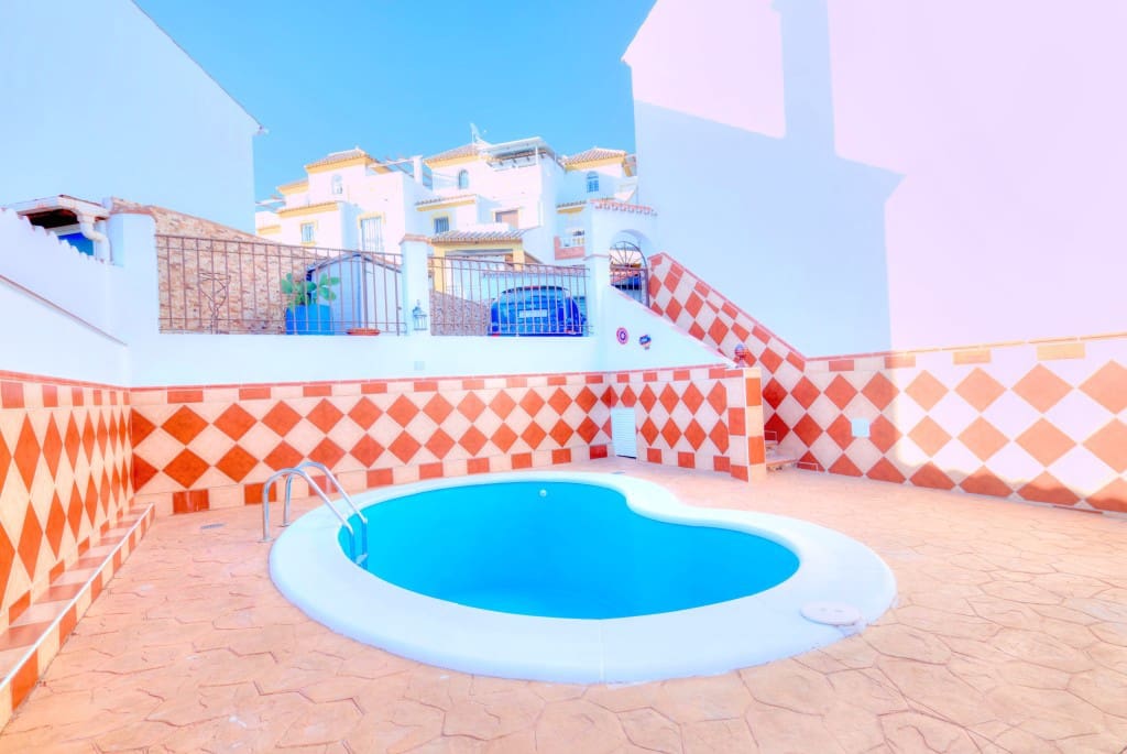 3 soverom Kjedet enebolig til salgs i Torre del Mar med svømmebasseng - € 410 000 (Ref: 8487302)