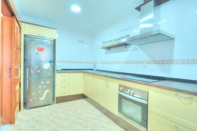 3 slaapkamer Halfvrijstaande villa te koop in Torre del Mar, Vélez-Málaga met zwembad - € 410.000 (Ref: 8487302)