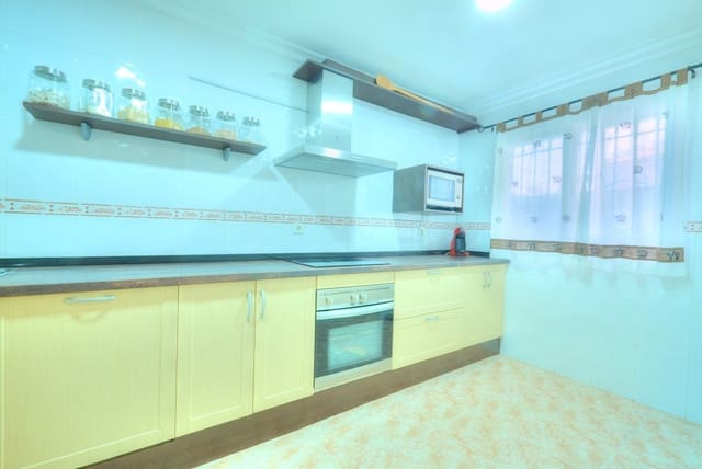 3 slaapkamer Halfvrijstaande villa te koop in Torre del Mar, Vélez-Málaga met zwembad - € 410.000 (Ref: 8487302)