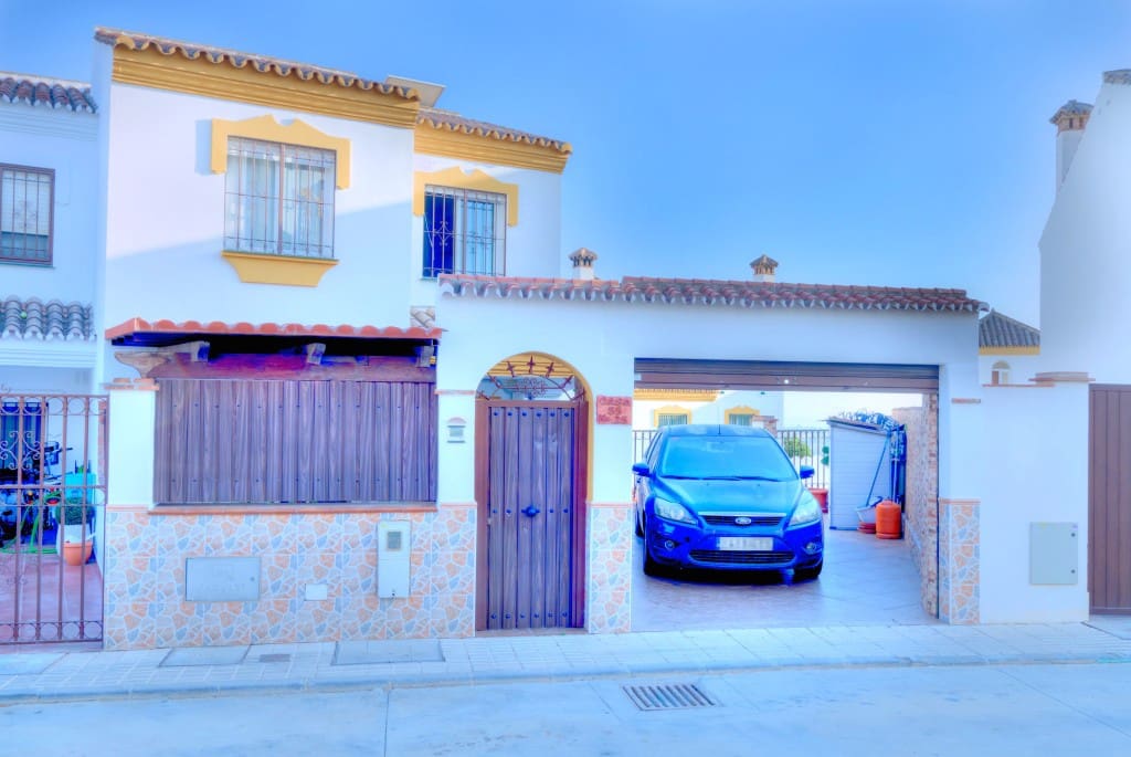 3 soverom Kjedet enebolig til salgs i Torre del Mar med svømmebasseng - € 410 000 (Ref: 8487302)