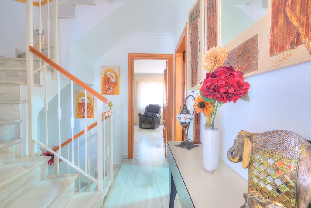 3 soverom Kjedet enebolig til salgs i Torre del Mar med svømmebasseng - € 410 000 (Ref: 8487302)