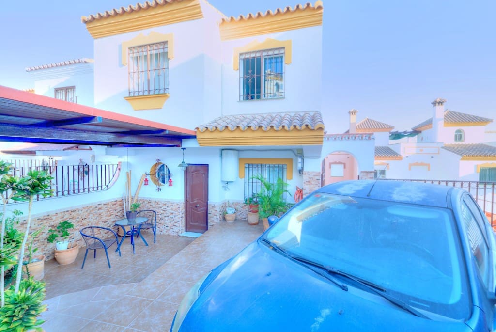 3 soverom Kjedet enebolig til salgs i Torre del Mar med svømmebasseng - € 410 000 (Ref: 8487302)