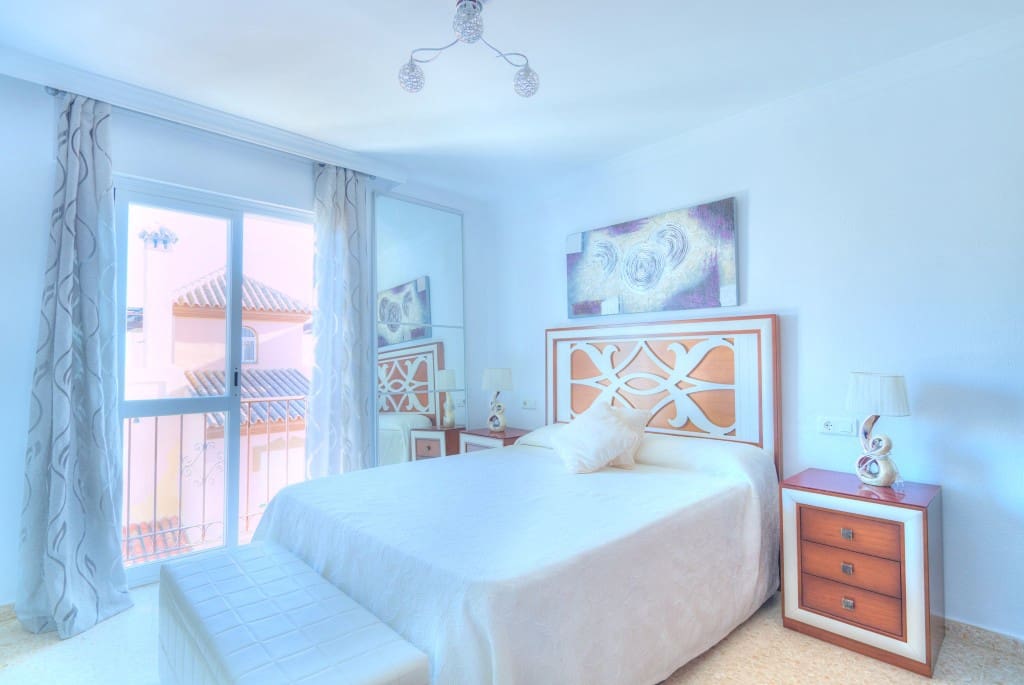 3 soverom Kjedet enebolig til salgs i Torre del Mar med svømmebasseng - € 410 000 (Ref: 8487302)