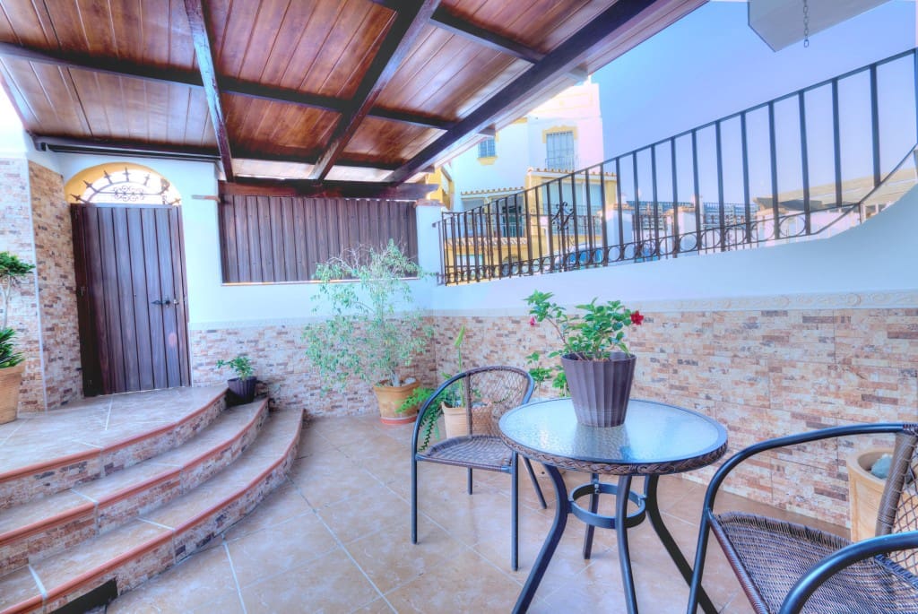 3 soverom Kjedet enebolig til salgs i Torre del Mar med svømmebasseng - € 410 000 (Ref: 8487302)