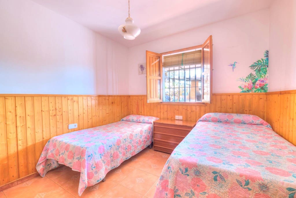 3 soveværelse Finca/Landehus til salg i Sayalonga med swimmingpool - € 390.000 (Ref: 8490882)