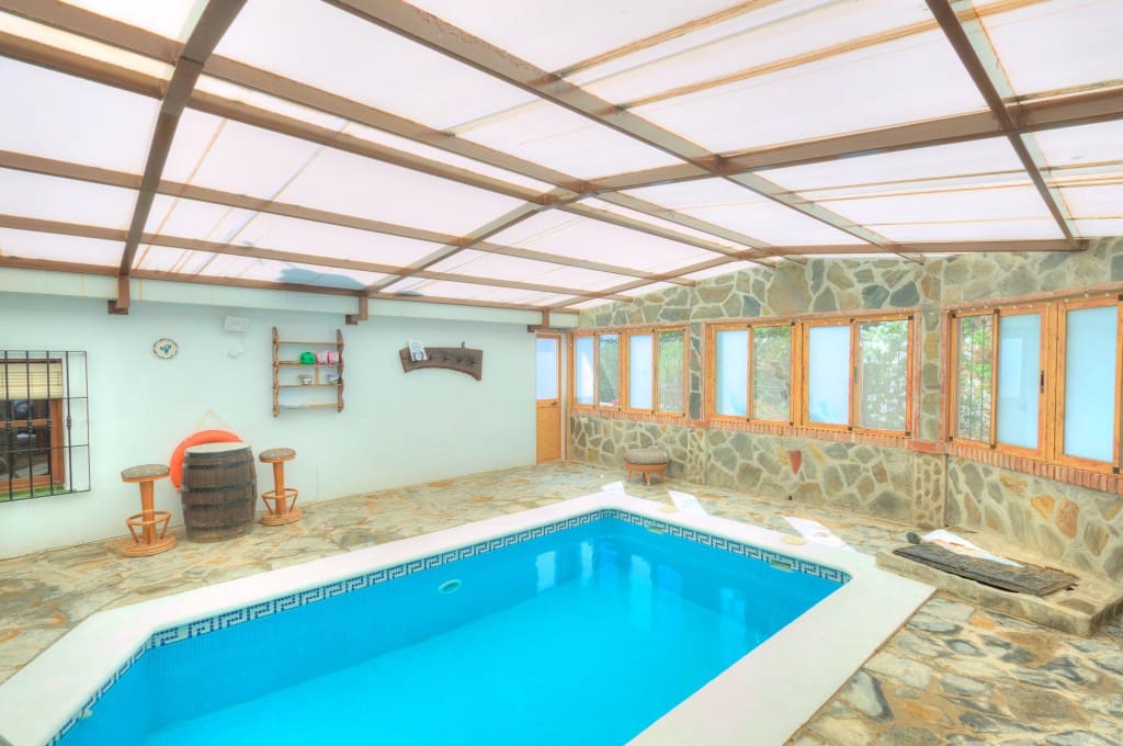 3 soveværelse Finca/Landehus til salg i Sayalonga med swimmingpool - € 390.000 (Ref: 8490882)