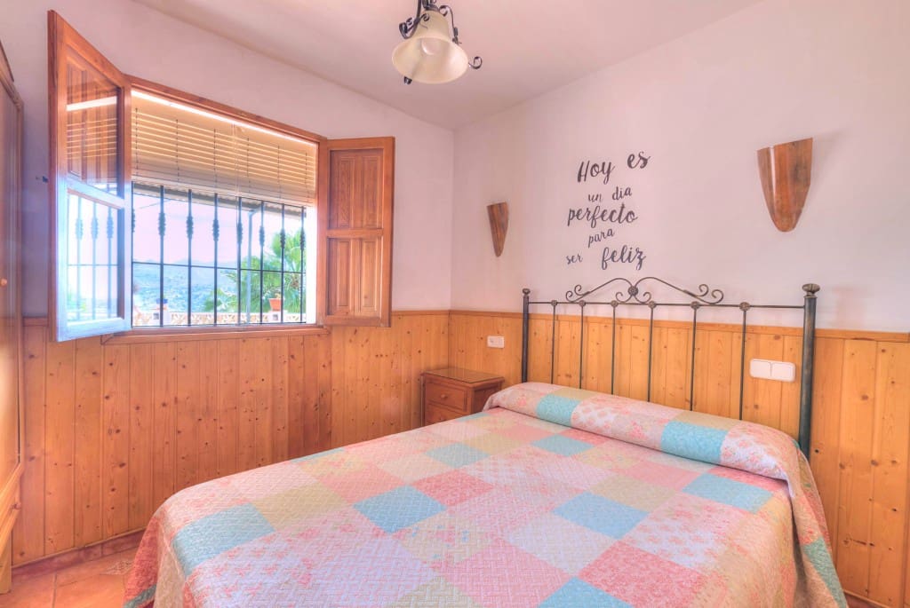 3 soveværelse Finca/Landehus til salg i Sayalonga med swimmingpool - € 390.000 (Ref: 8490882)