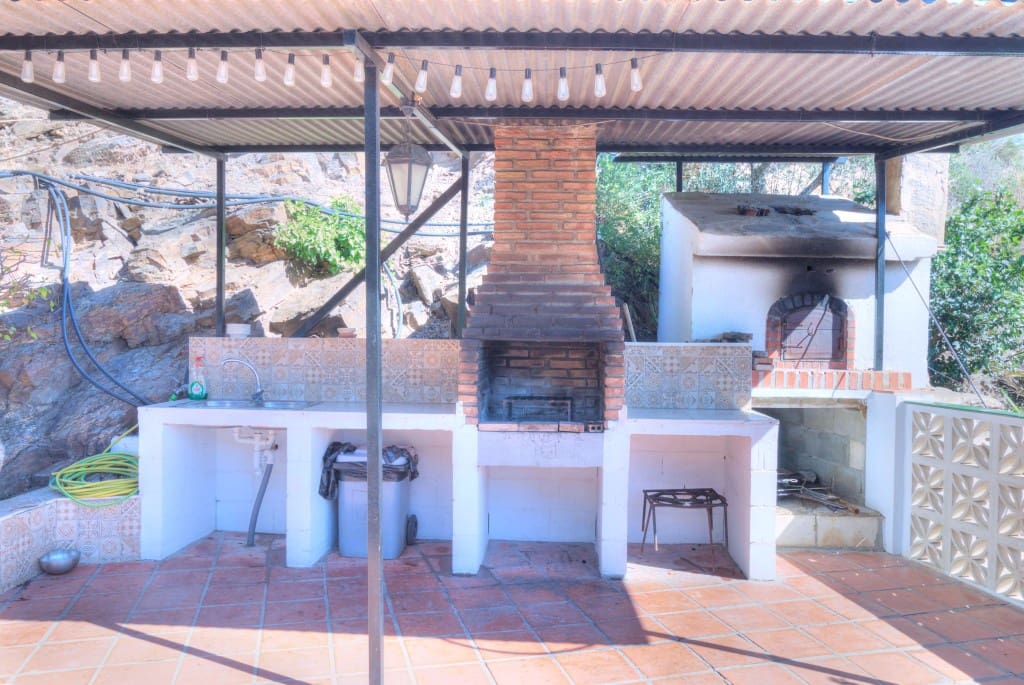 3 soveværelse Finca/Landehus til salg i Sayalonga med swimmingpool - € 390.000 (Ref: 8490882)