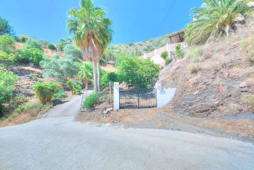 3 soveværelse Finca/Landehus til salg i Sayalonga med swimmingpool - € 390.000 (Ref: 8490882)