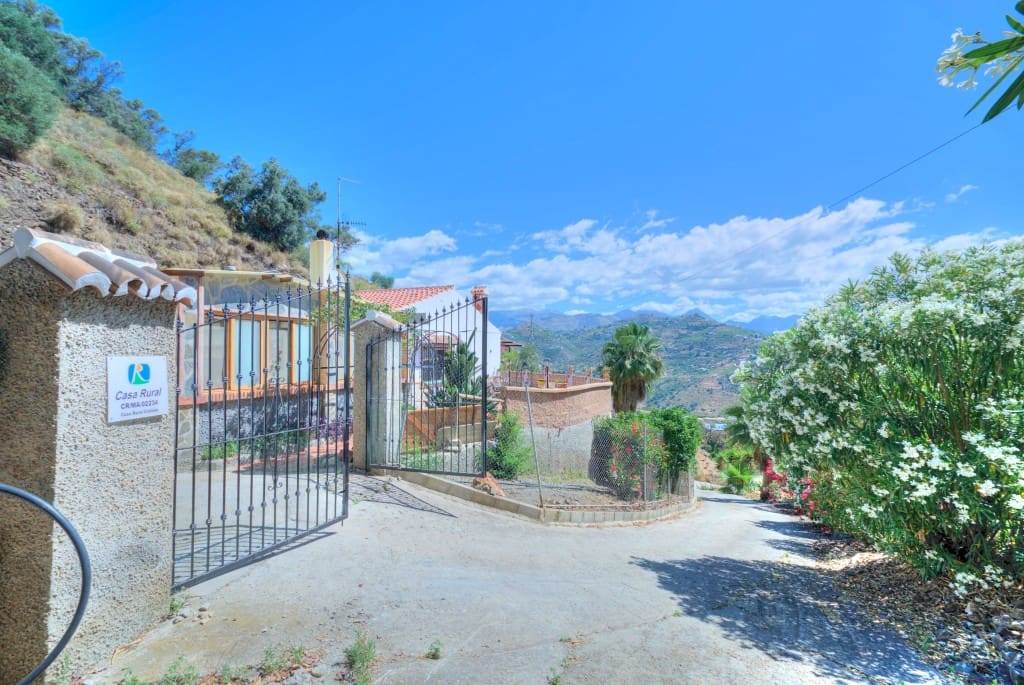 3 soveværelse Finca/Landehus til salg i Sayalonga med swimmingpool - € 390.000 (Ref: 8490882)