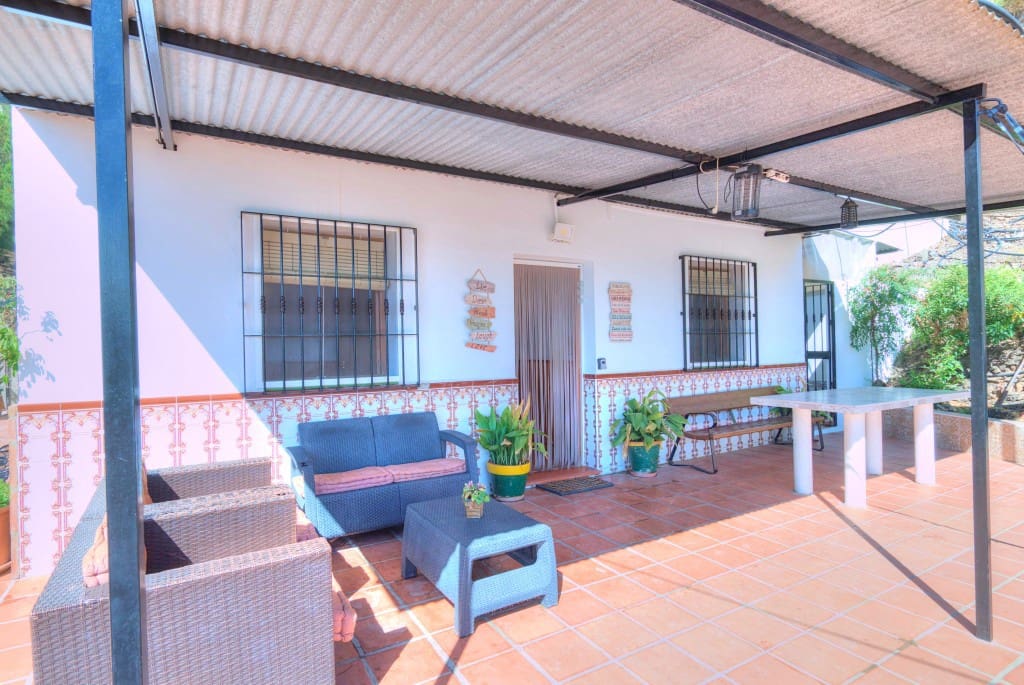 3 soveværelse Finca/Landehus til salg i Sayalonga med swimmingpool - € 390.000 (Ref: 8490882)