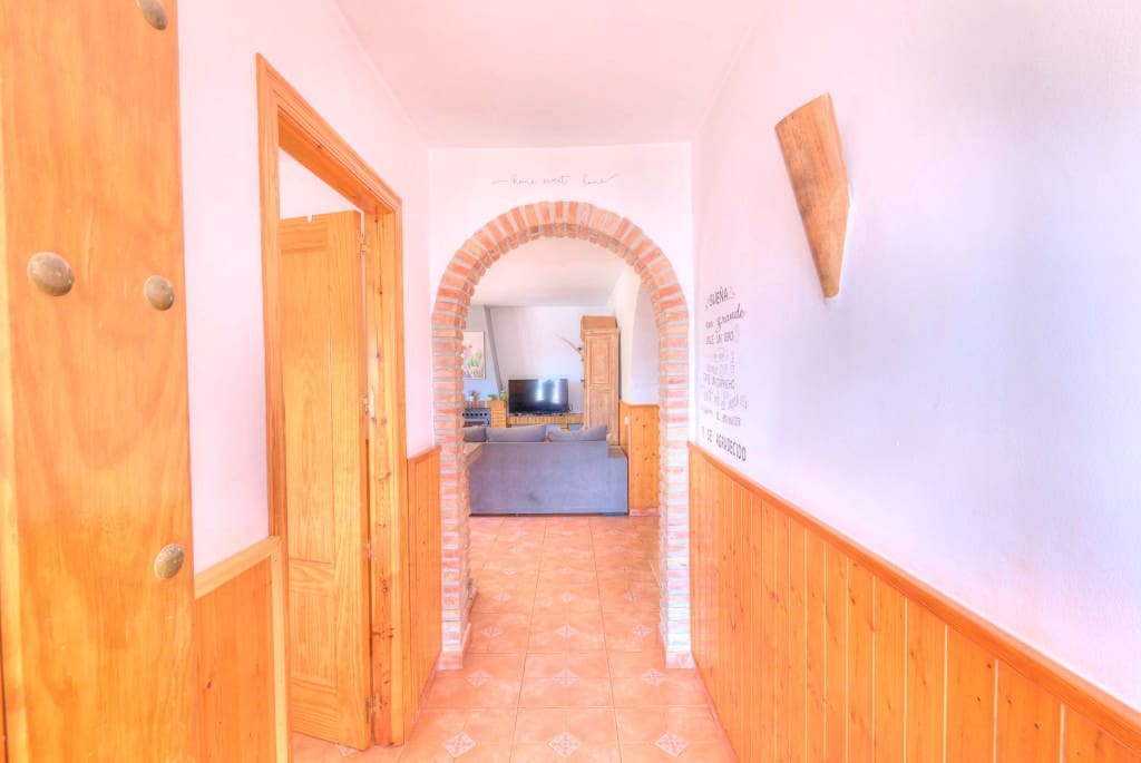 3 soveværelse Finca/Landehus til salg i Sayalonga med swimmingpool - € 390.000 (Ref: 8490882)