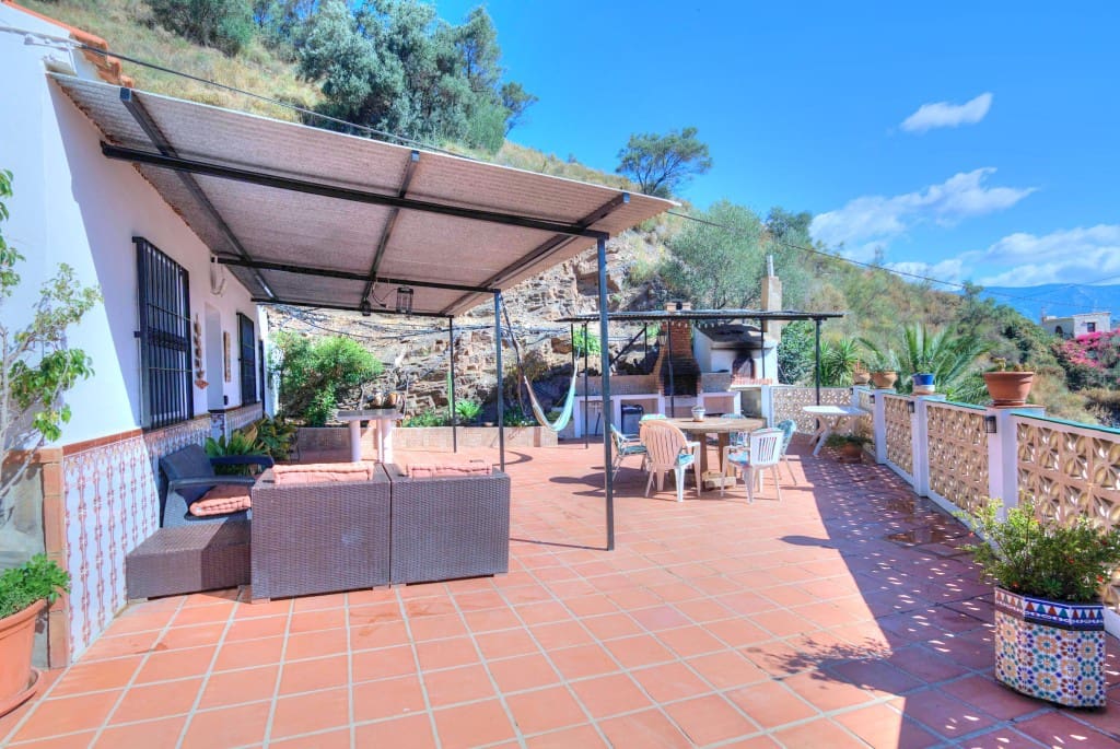 3 soveværelse Finca/Landehus til salg i Sayalonga med swimmingpool - € 390.000 (Ref: 8490882)