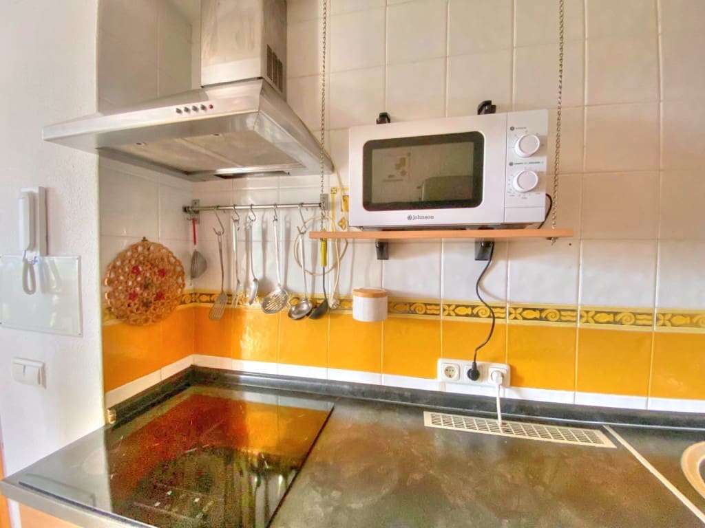 2 sovrum Lägenhet att hyra i Benajarafe med pool - 900 € (Ref: 8505566)