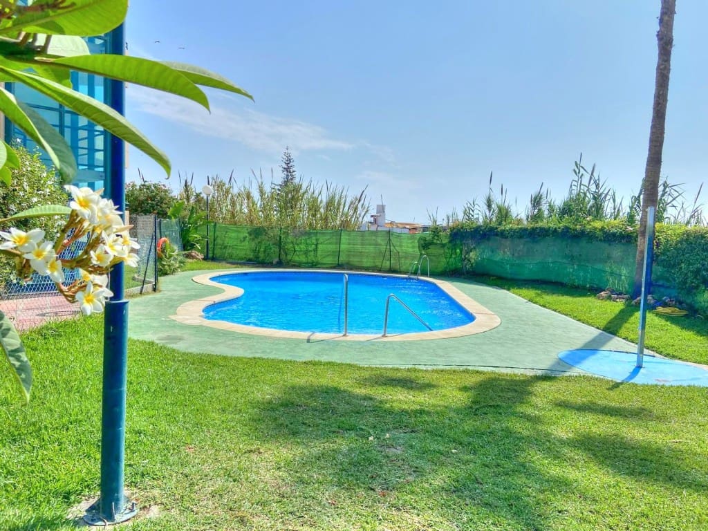 2 sovrum Lägenhet att hyra i Benajarafe med pool - 900 € (Ref: 8505566)