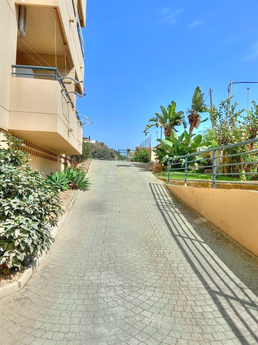 2 sovrum Lägenhet att hyra i Benajarafe med pool - 900 € (Ref: 8505566)