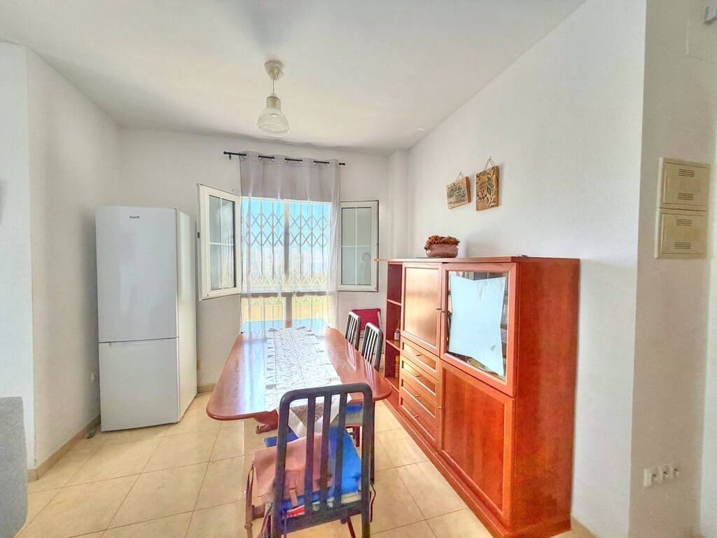 2 sypialnia Mieszkanie do wynajęcia w Benajarafe z basenem garażem - 900 € (Ref: 8505566)