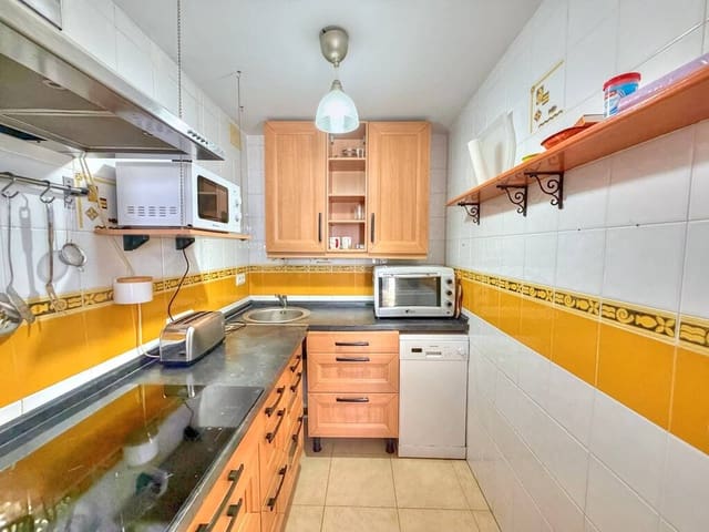 Piso de 2 habitaciones en Benajarafe, Vélez-Málaga en alquiler con piscina garaje - 900 € (Ref: 8505566)