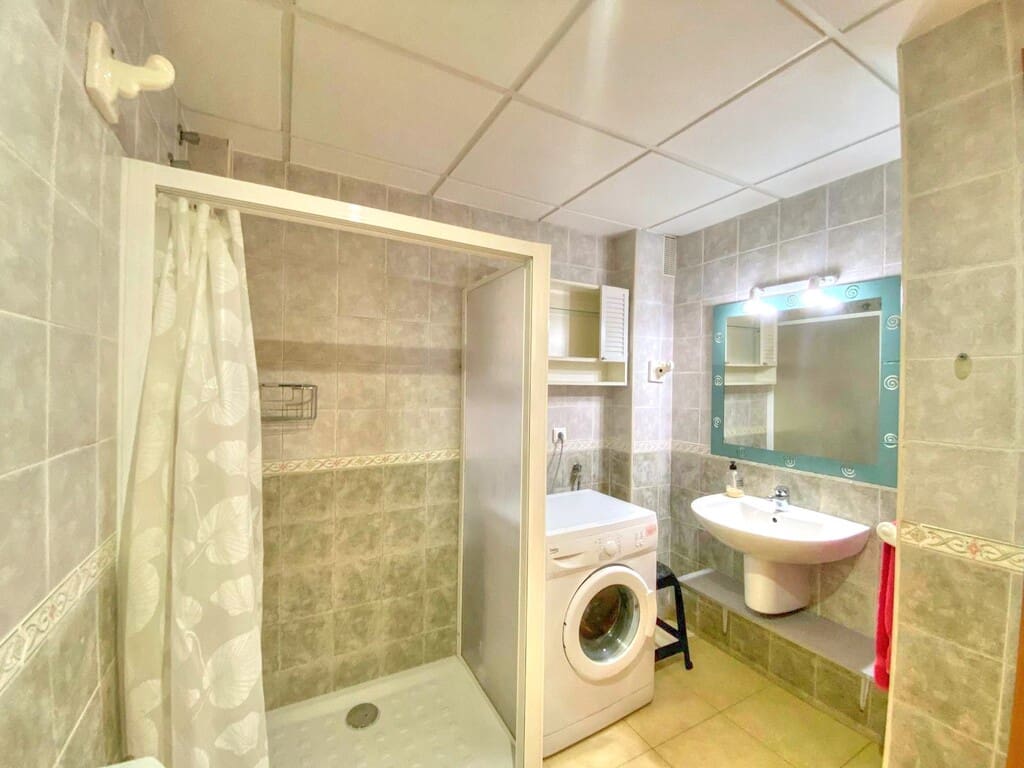 2 soveværelse Lejlighed til leje i Benajarafe med swimmingpool garage - € 900 (Ref: 8505566)