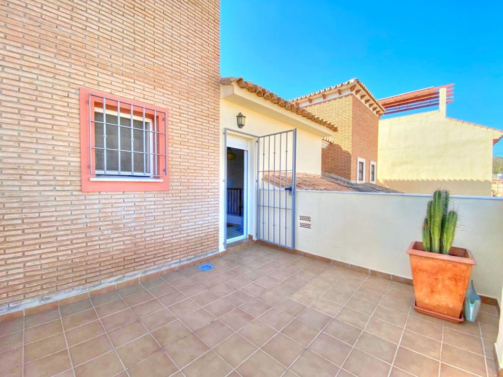 3 bedroom Townhouse for rent in Benajarafe with pool - € 1,300 (Ref: 8511476)