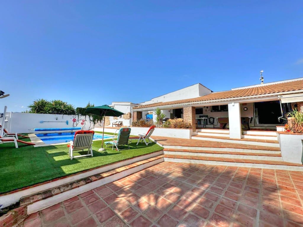 8 sypialnia Finka/Dom wiejski na sprzedaż w Riogordo z basenem - 850 000 € (Ref: 8546858)