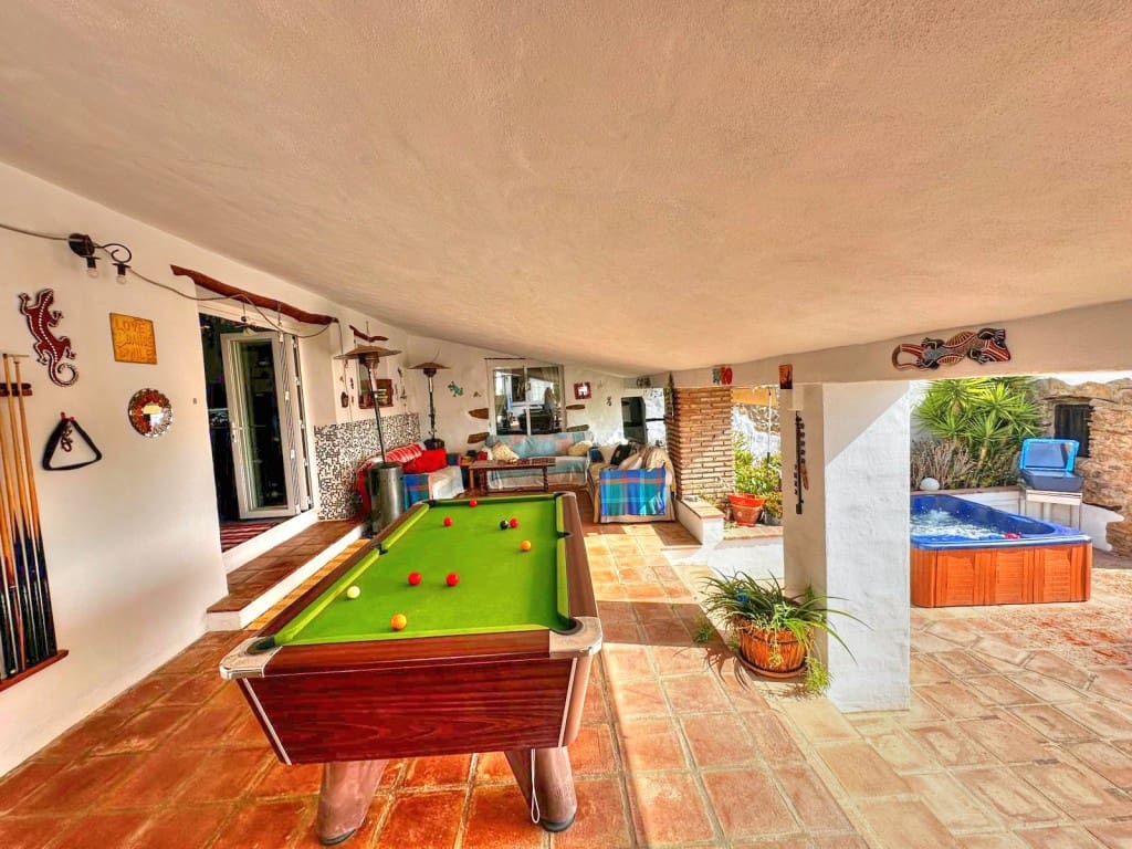 8 sypialnia Finka/Dom wiejski na sprzedaż w Riogordo z basenem - 850 000 € (Ref: 8546858)