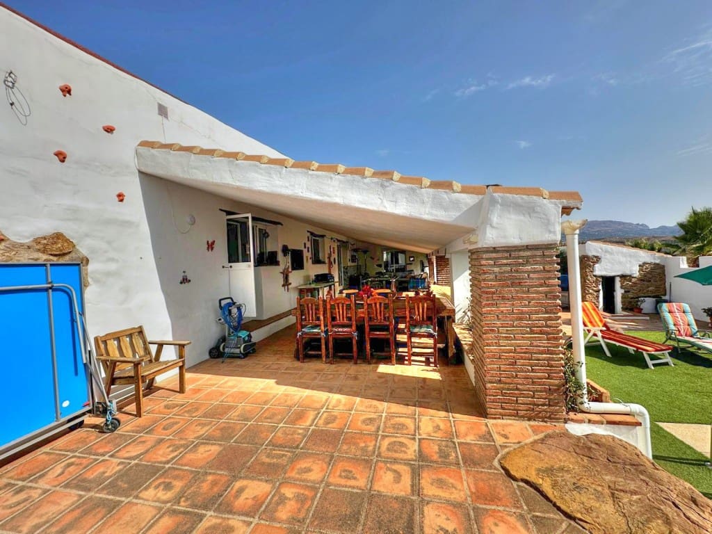 8 sypialnia Finka/Dom wiejski na sprzedaż w Riogordo z basenem - 850 000 € (Ref: 8546858)