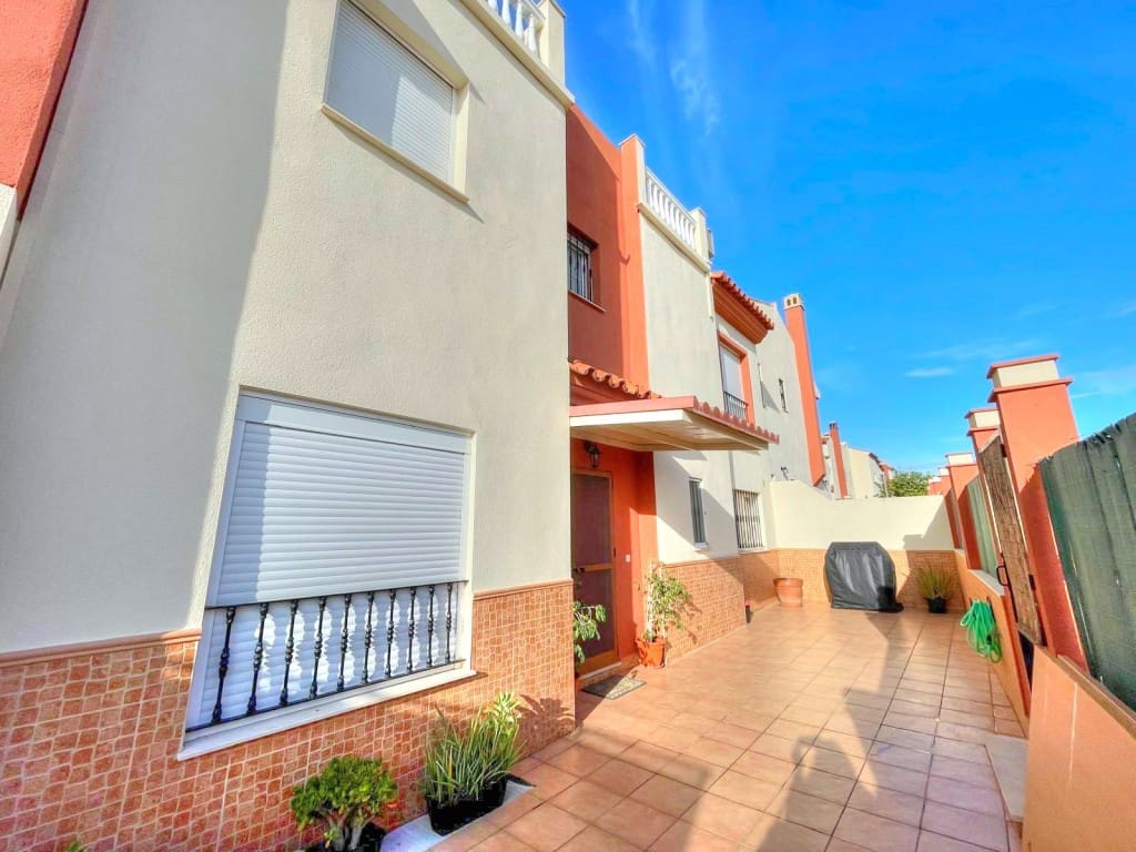 Maison de Ville de 3 chambres à louer à Almayate avec piscine - 1 200 € (Ref: 8668009)