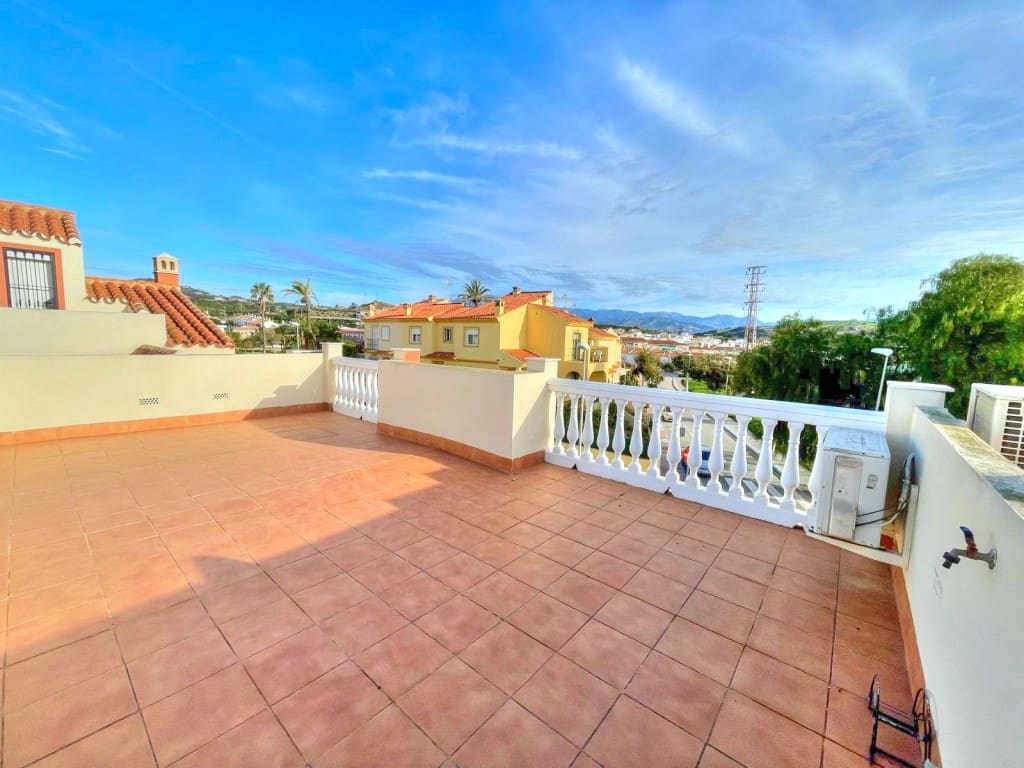 Maison de Ville de 3 chambres à louer à Almayate avec piscine - 1 200 € (Ref: 8668009)