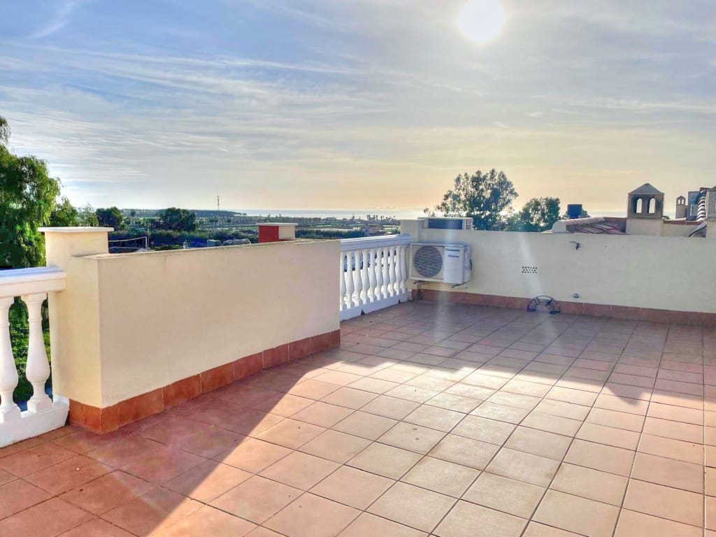 Maison de Ville de 3 chambres à louer à Almayate avec piscine - 1 200 € (Ref: 8668009)