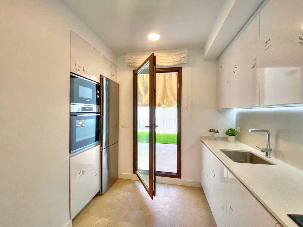 4 bedroom Townhouse for sale in Rincon de la Victoria with garage - € 635,000 (Ref: 8682003)