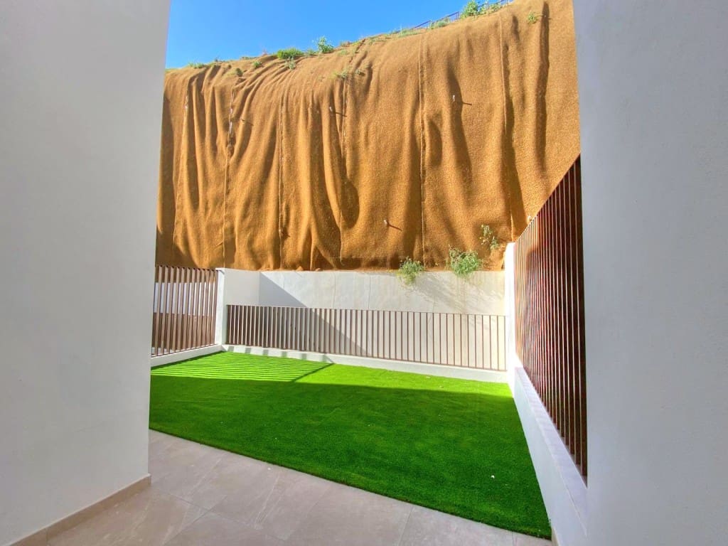 4 bedroom Townhouse for sale in Rincon de la Victoria with garage - € 635,000 (Ref: 8682003)