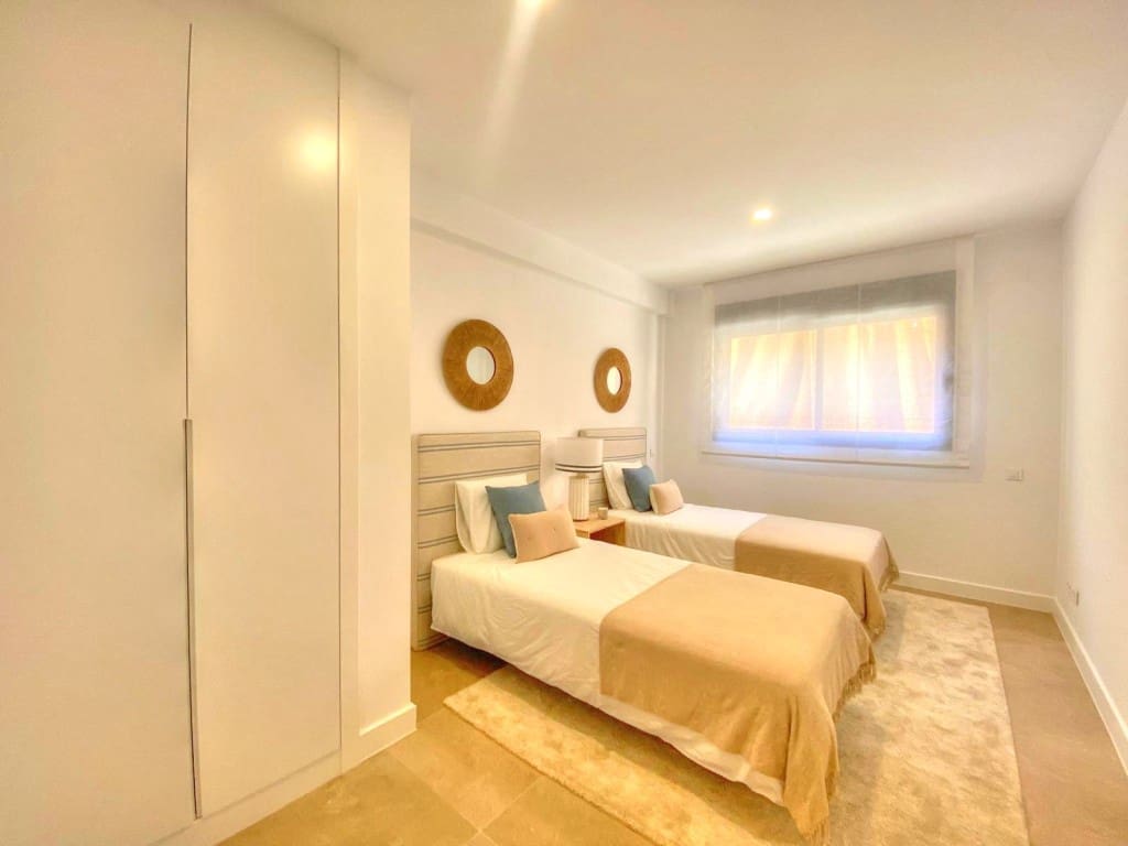 4 bedroom Townhouse for sale in Rincon de la Victoria with garage - € 635,000 (Ref: 8682003)