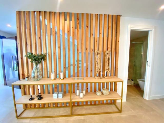 4 slaapkamer Huis te koop in Rincón de la Victoria met garage - € 635.000 (Ref: 8682003)